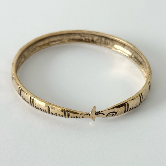 Tramps+Thieves Jewelry - ✨ NEW ✨ Etched Fish Bangle Bracelet